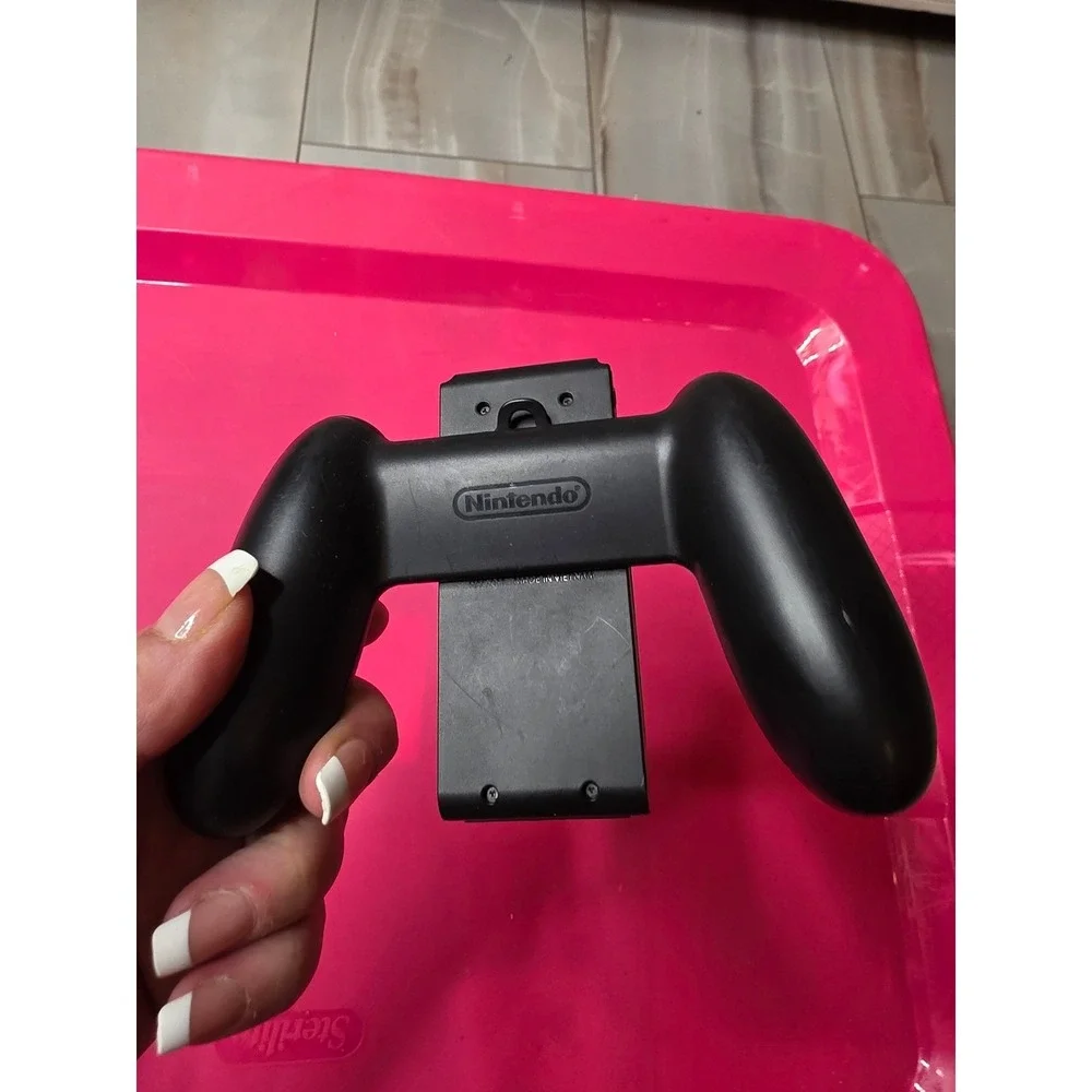 Nintendo Switch Joy-Con Grip Controller Attachment Black‎ HAC-011 OEM Accessory